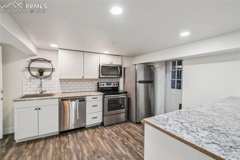 Image 34 of 50: Kitchen