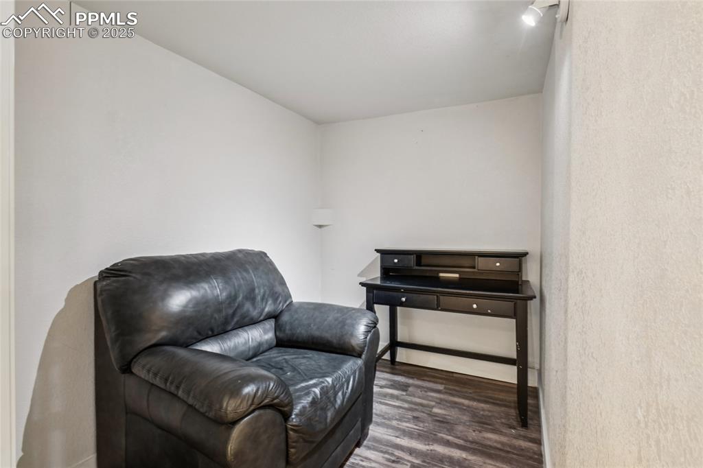 Image 41 of 50: Sitting Room