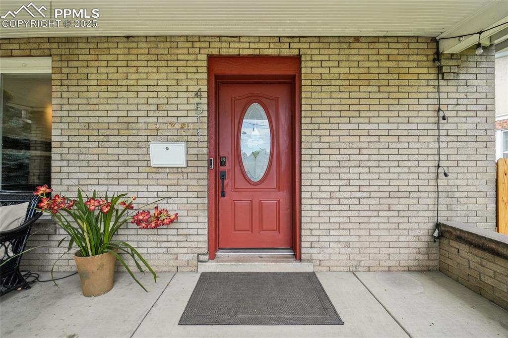 Image 8 of 50: Entry