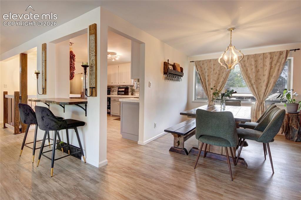 Image 14 of 43: Dining Area