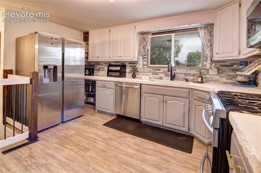 Image 2 of 43: Kitchen