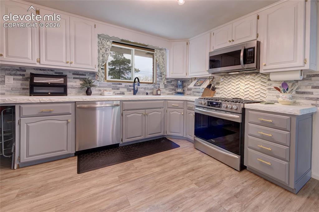 Image 3 of 43: Kitchen