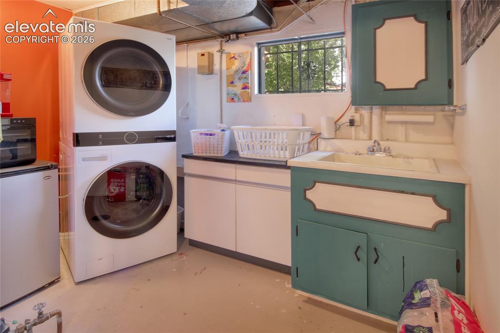 Image 31 of 43: Laundry