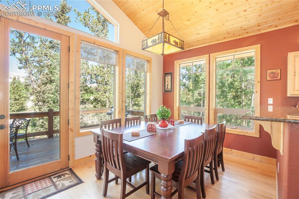 Image 14 of 50: Great Room