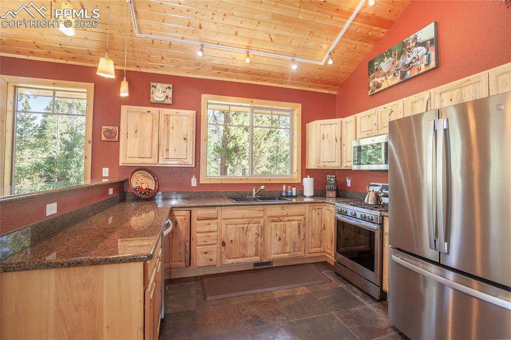 Image 17 of 50: Great Room