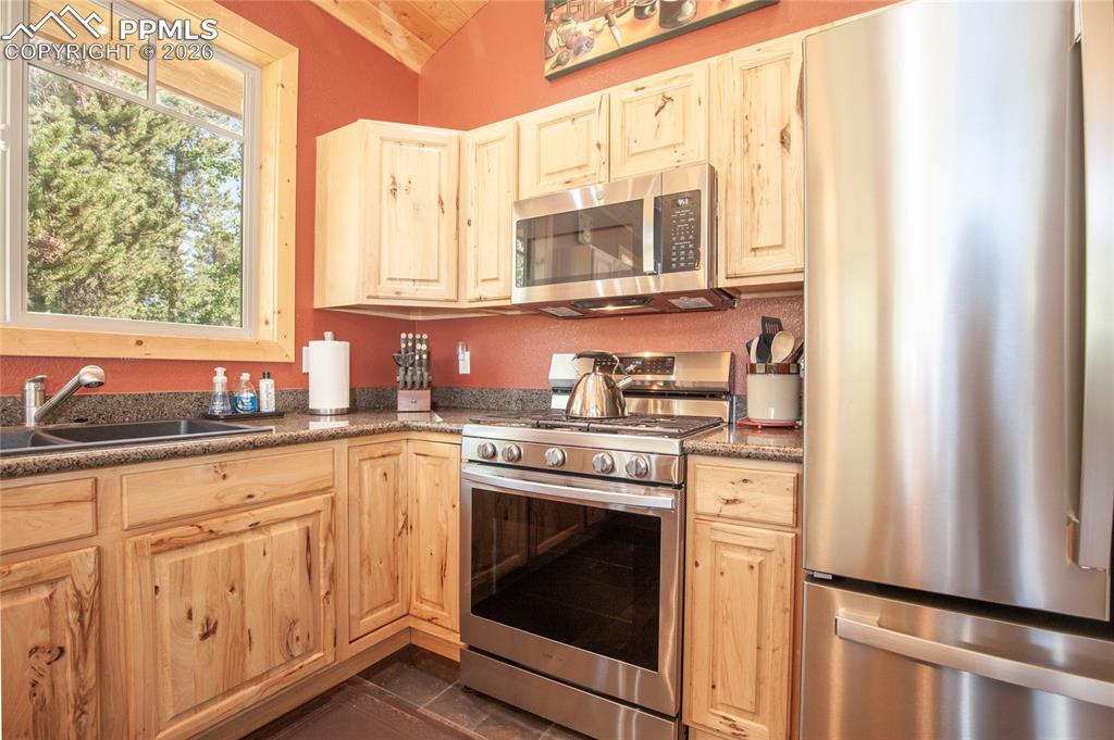 Image 18 of 50: Great Room