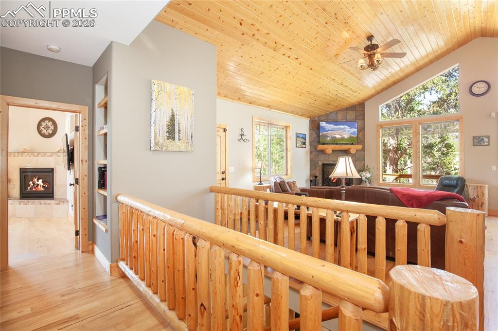 Image 21 of 50: Kitchen