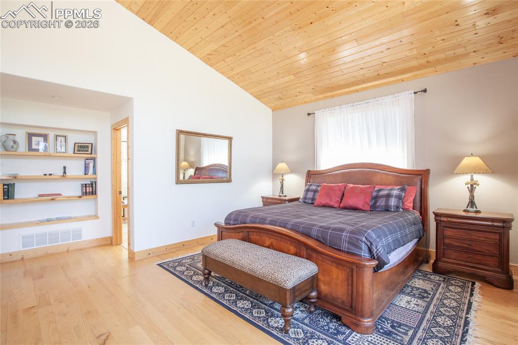 Image 23 of 50: Kitchen