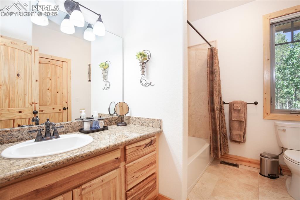 Image 33 of 50: View