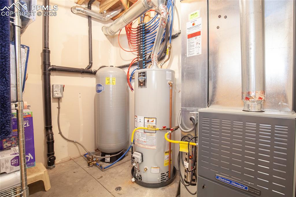 Image 45 of 50: Bedroom