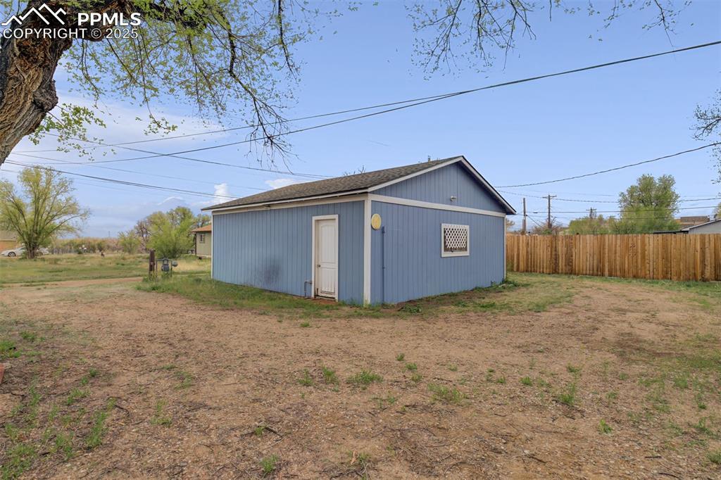 Image 21 of 22: View of outbuilding
