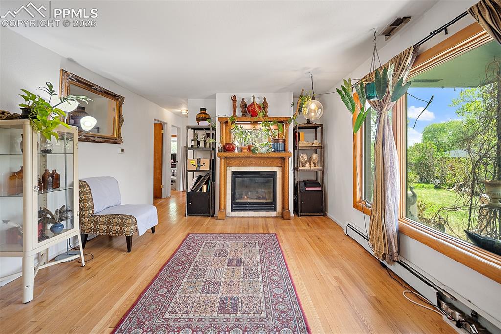 Image 12 of 50: Living Room