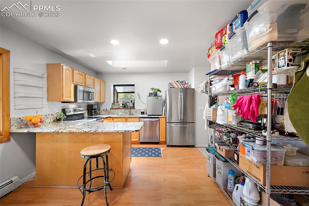 Image 15 of 50: Kitchen