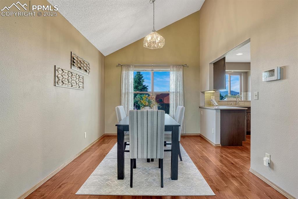 Image 12 of 50: Dining Area