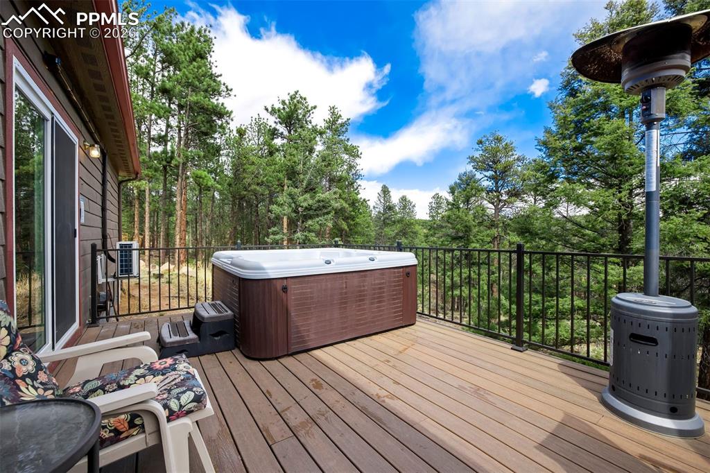 Image 13 of 50: Deck