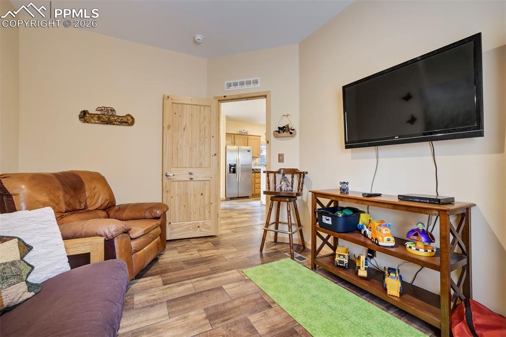 Image 17 of 50: Living Room