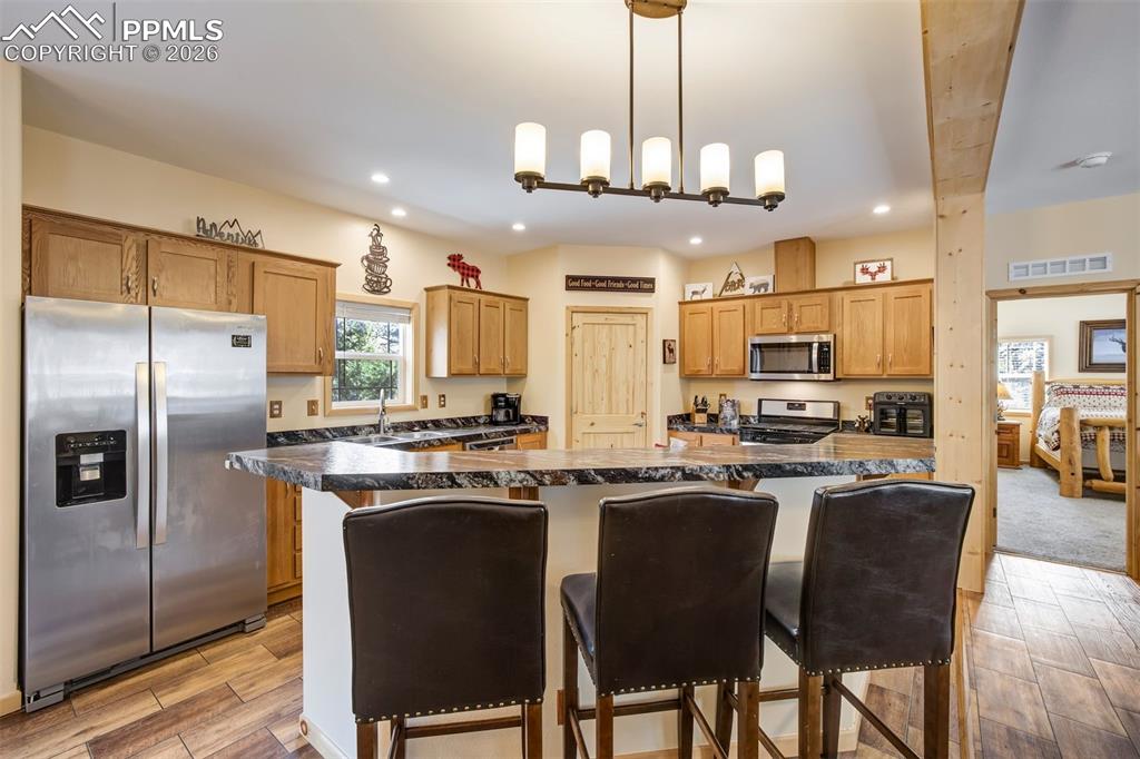 Image 22 of 50: Kitchen