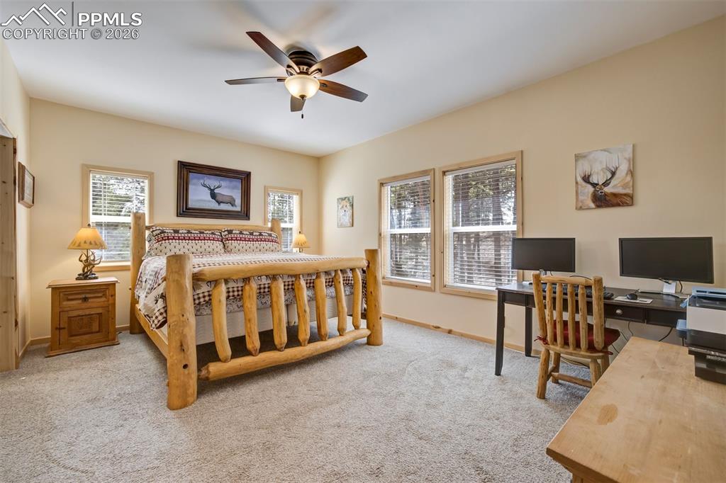 Image 26 of 50: Bedroom