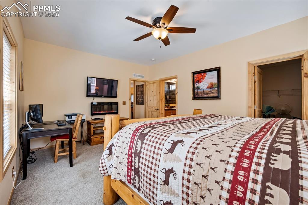 Image 28 of 50: Bedroom