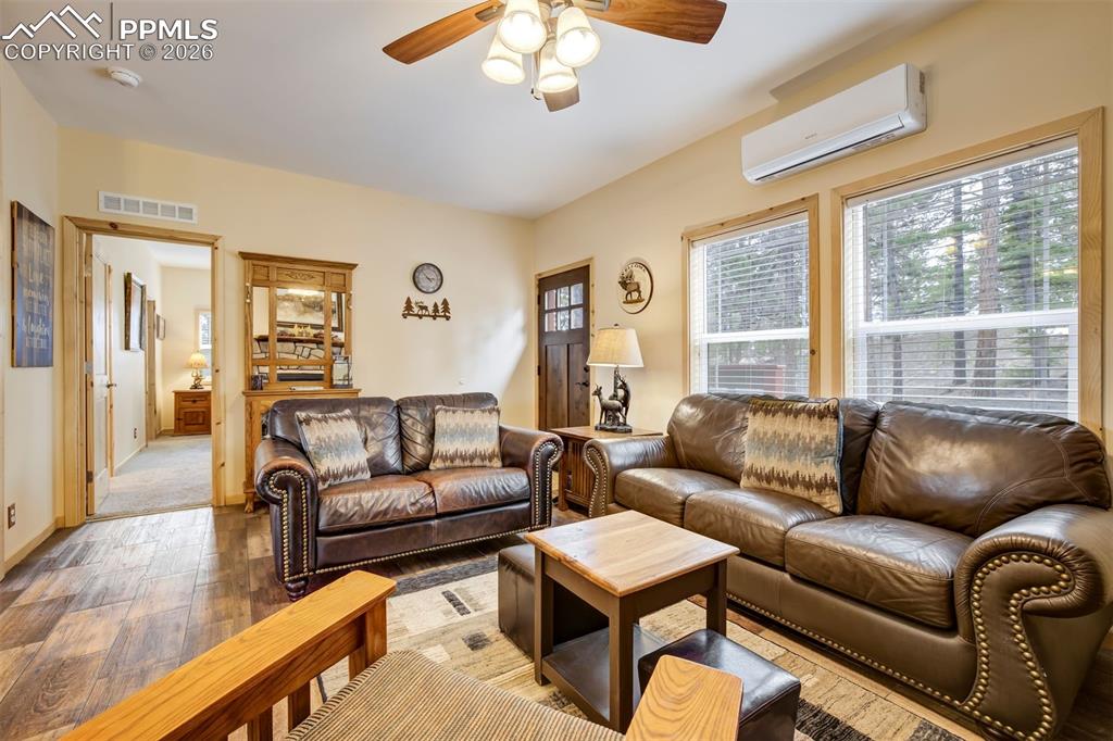 Image 6 of 50: Living Room