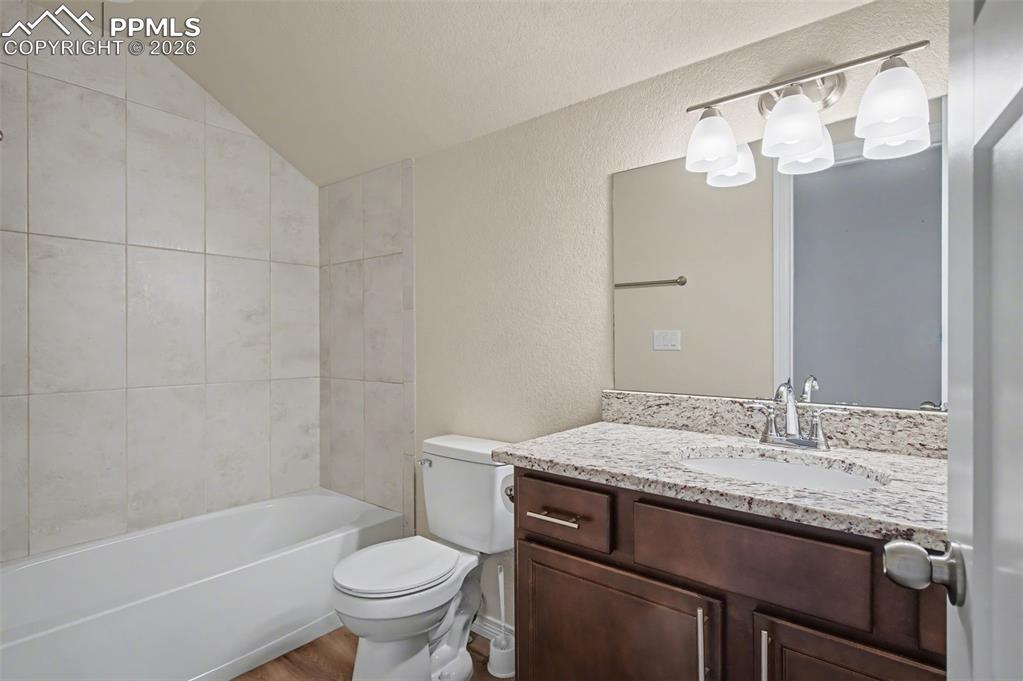 Image 28 of 38: Bathroom