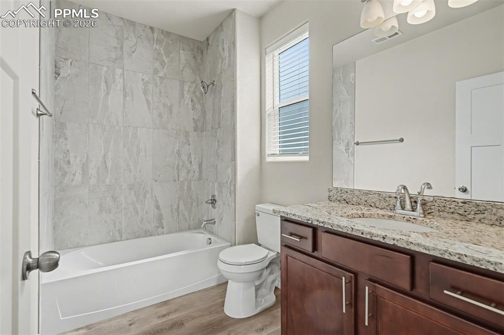 Image 32 of 38: Bathroom