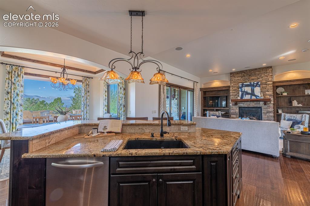 Image 11 of 50: Kitchen