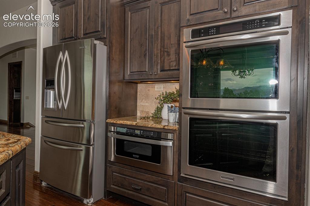 Image 12 of 50: Kitchen
