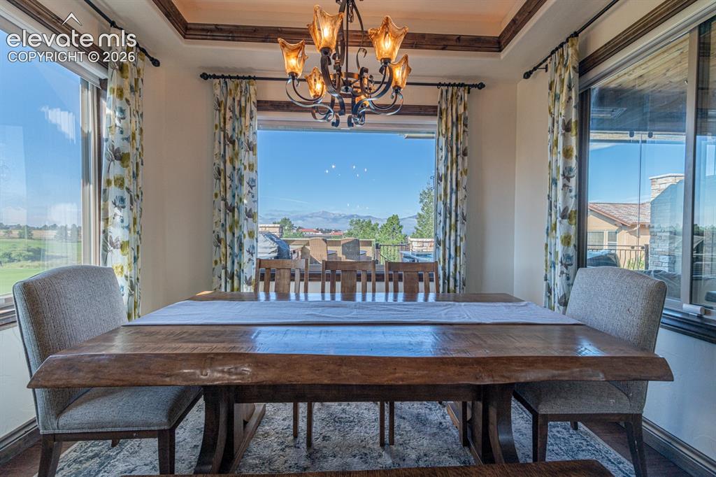 Image 14 of 50: Dining Area