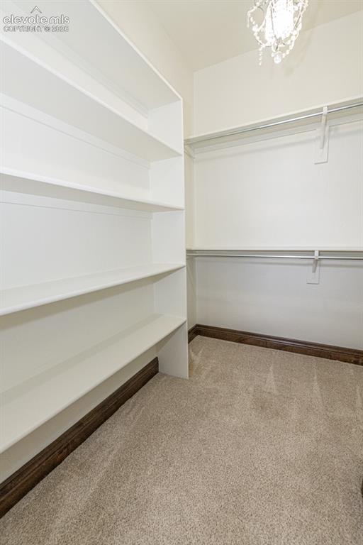 Image 46 of 50: Closet