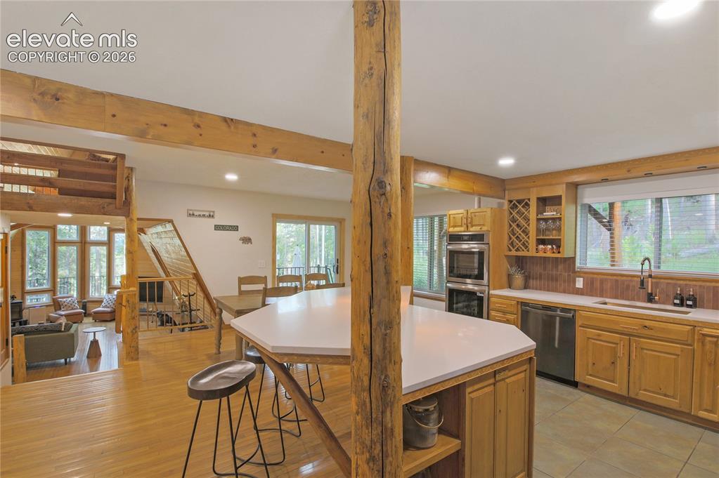 Image 15 of 50: Kitchen
