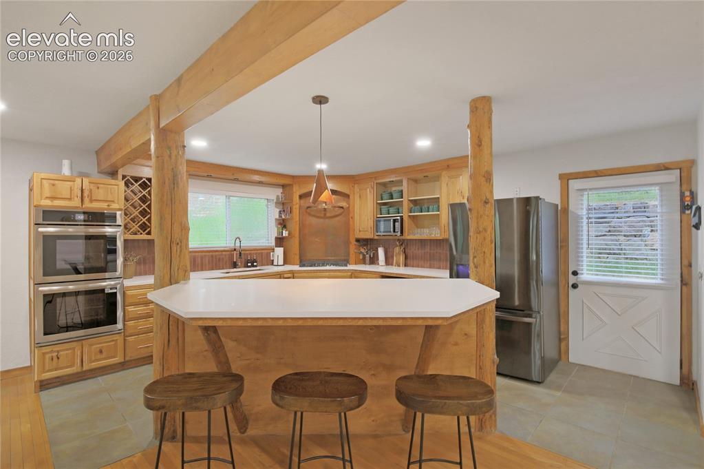 Image 18 of 50: Kitchen