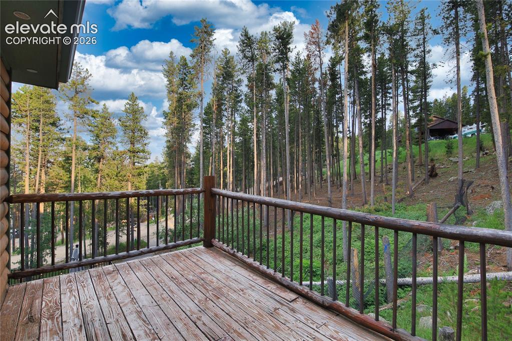 Image 41 of 50: Deck