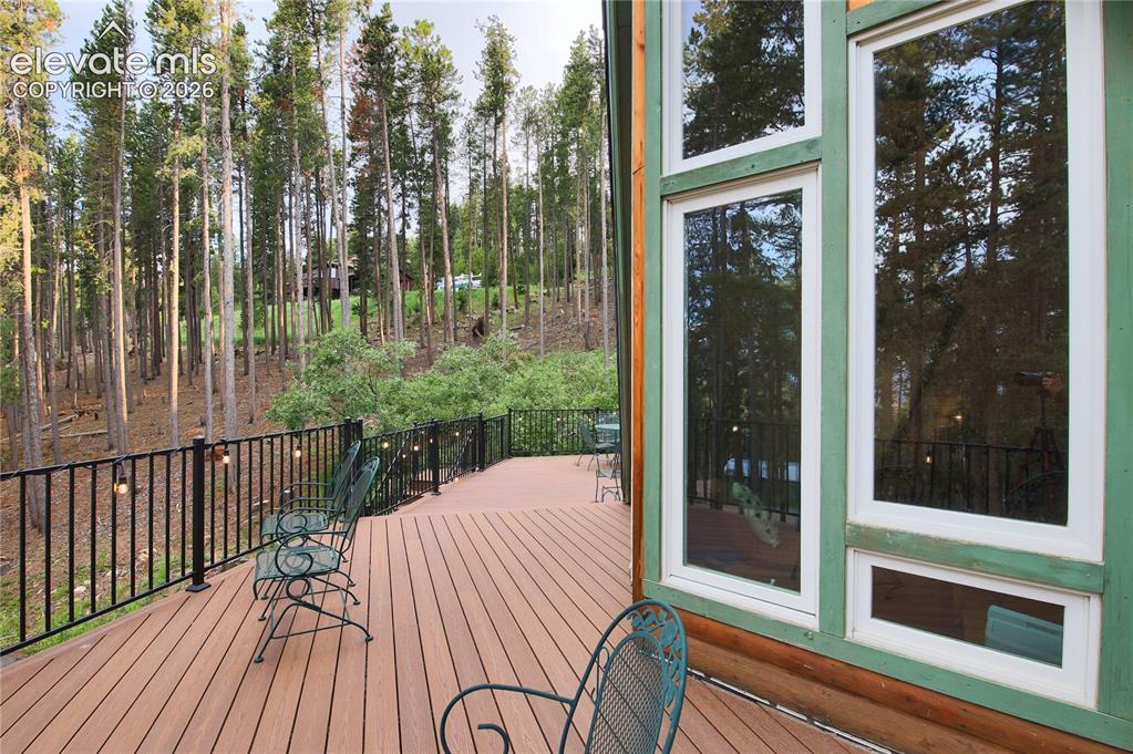Image 43 of 50: Deck