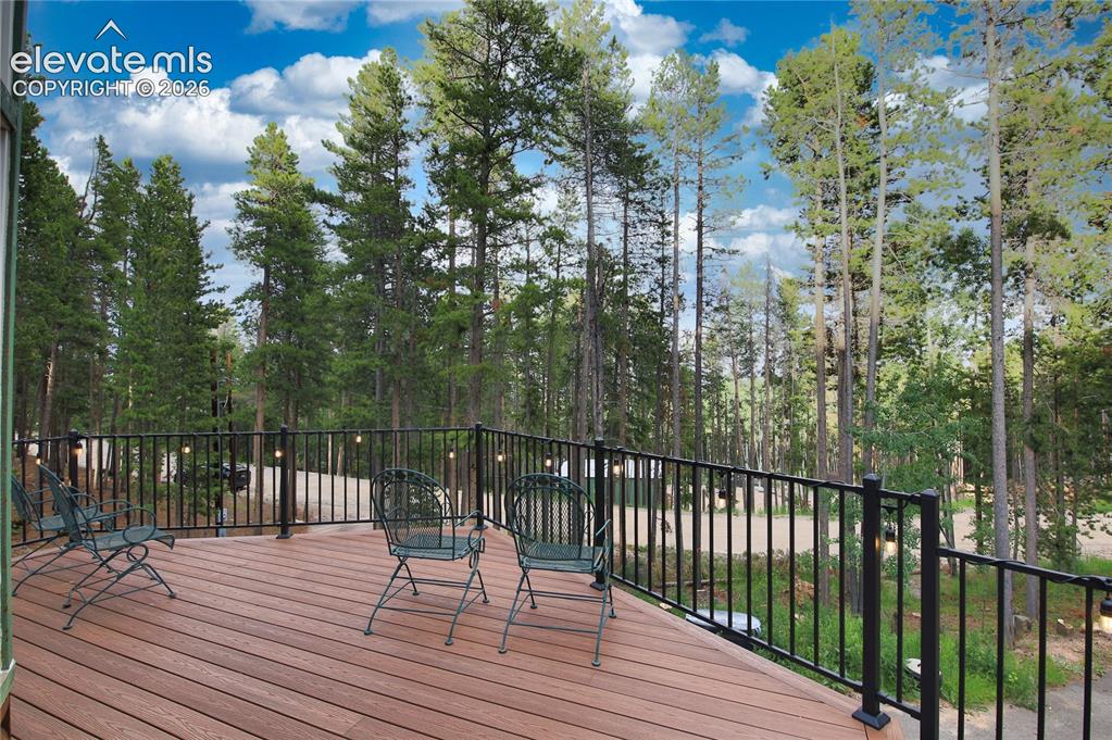 Image 44 of 50: Deck