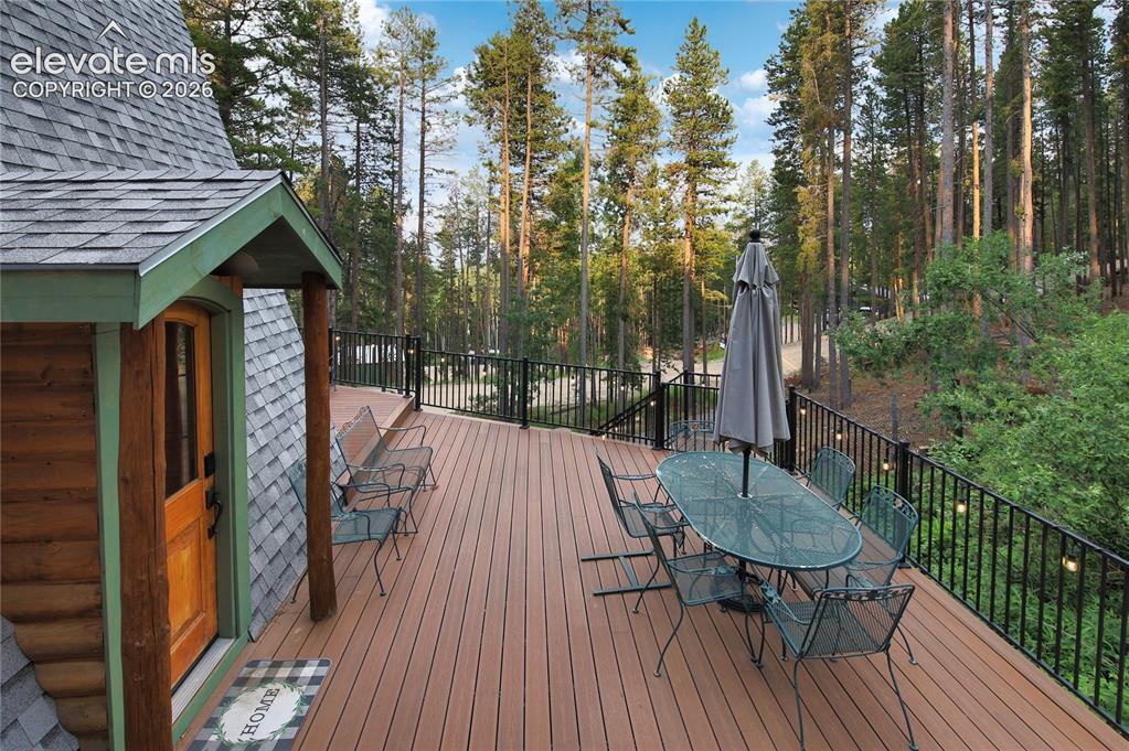 Image 7 of 50: Deck