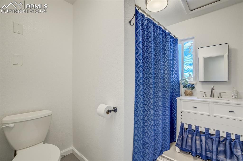 Image 12 of 24: Bathroom