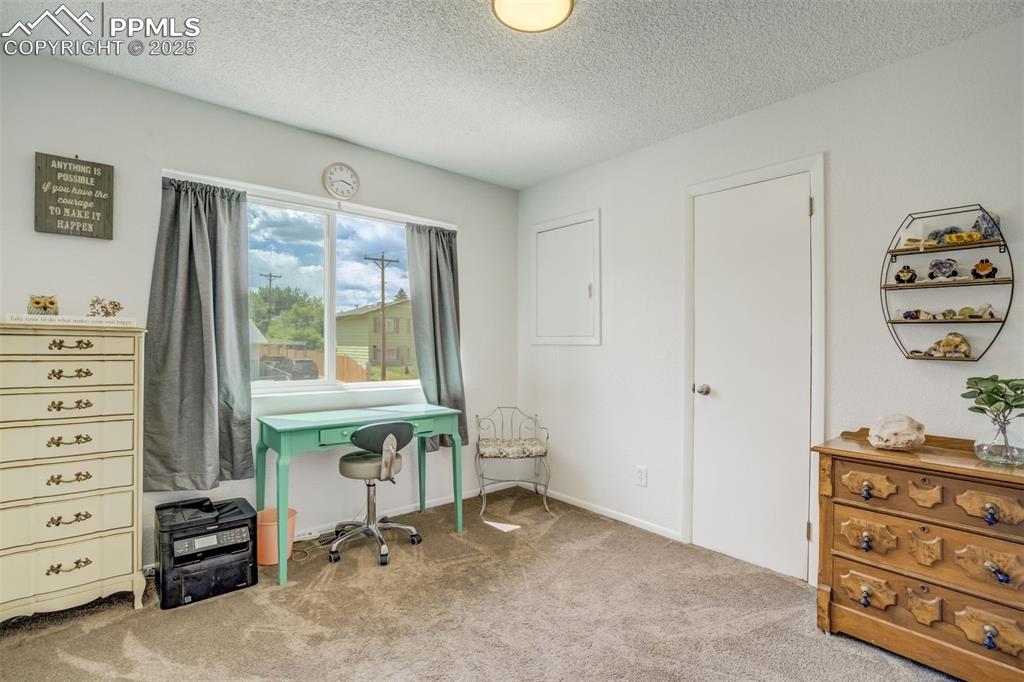 Image 14 of 24: Bedroom