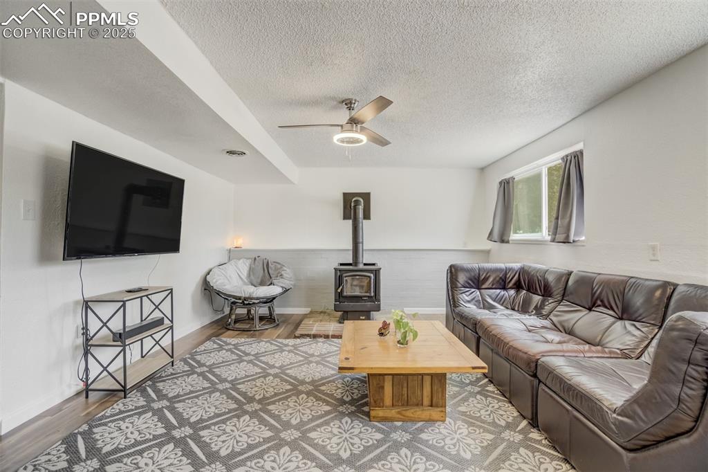 Image 16 of 24: Family Room