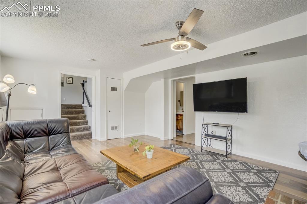 Image 17 of 24: Family Room