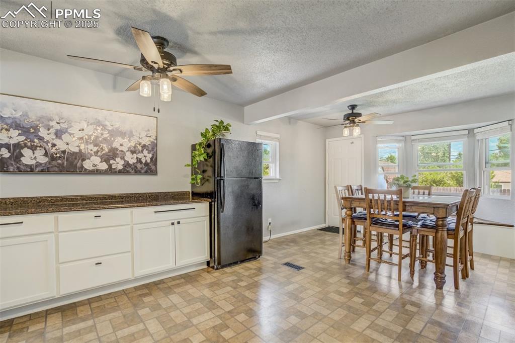 Image 6 of 24: Dining Area