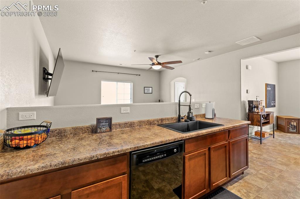 Image 10 of 31: Kitchen