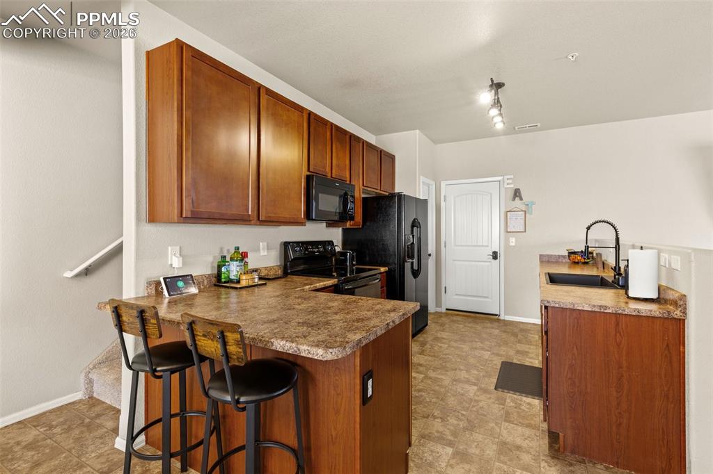 Image 12 of 31: Kitchen