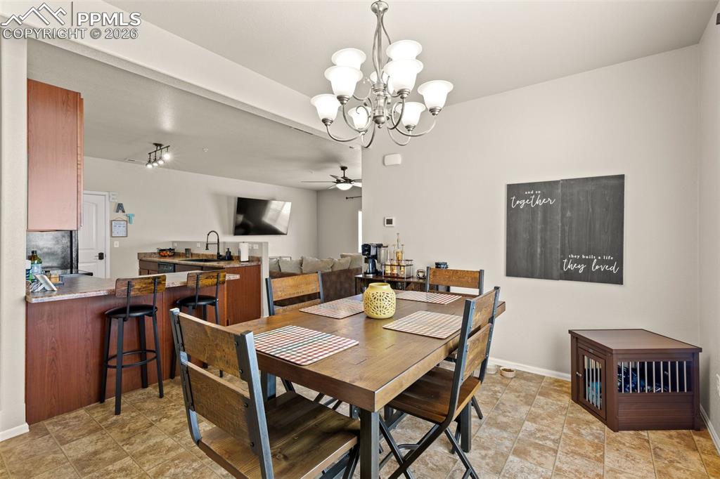 Image 13 of 31: Dining Area