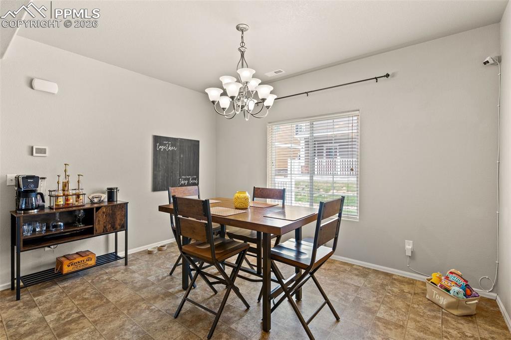 Image 14 of 31: Dining Area