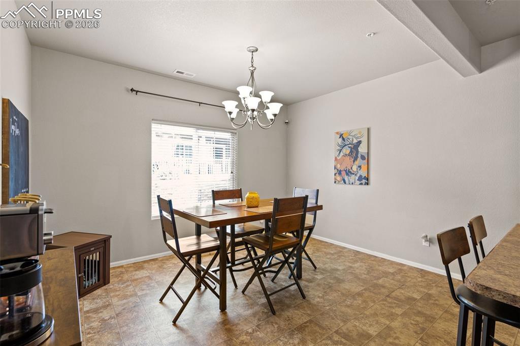 Image 15 of 31: Dining Area