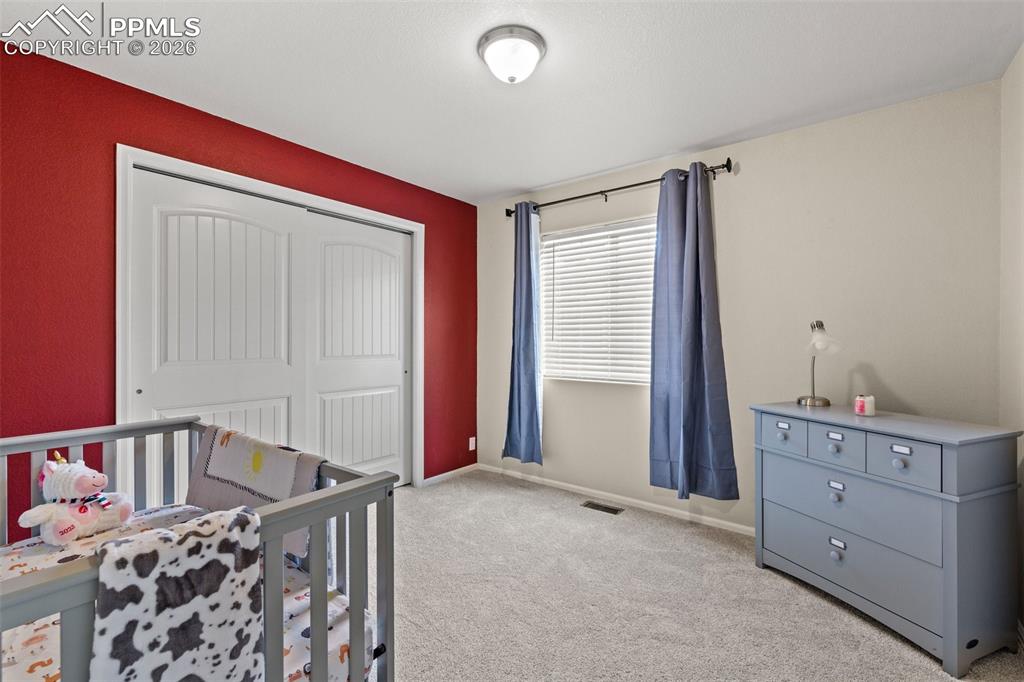 Image 23 of 31: Bedroom