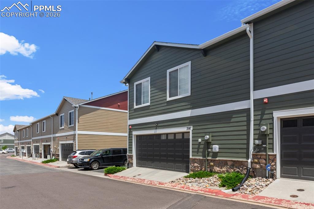 Image 29 of 31: Garage