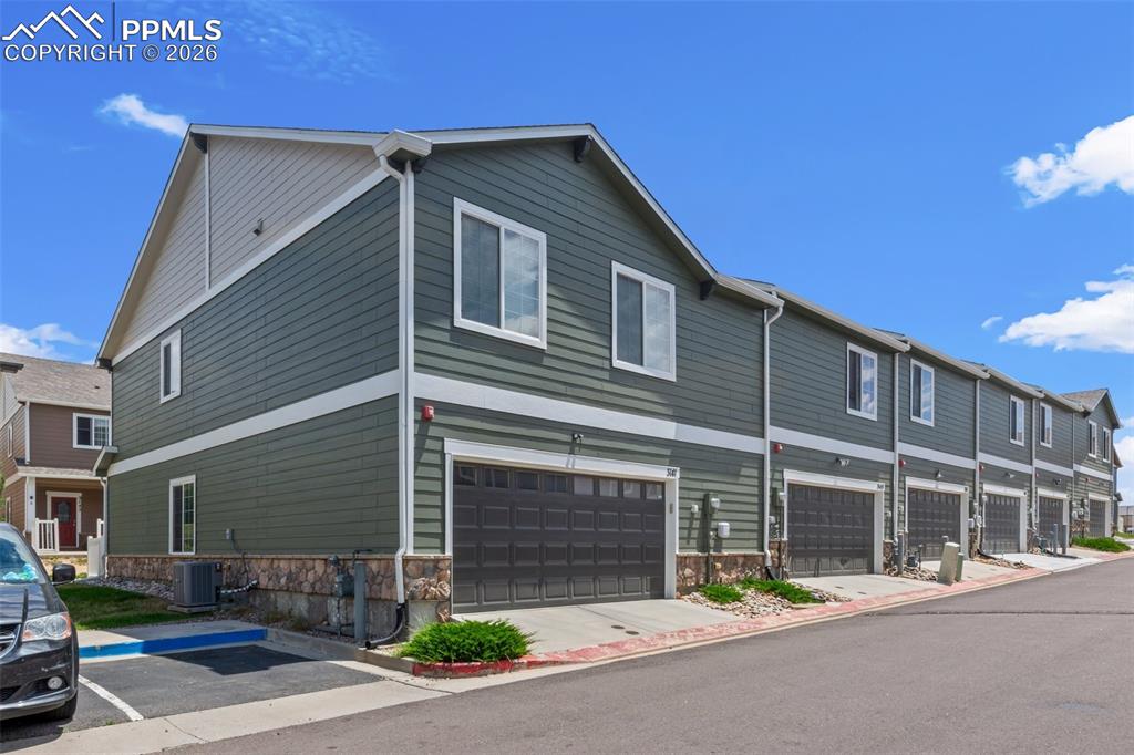 Image 30 of 31: Garage