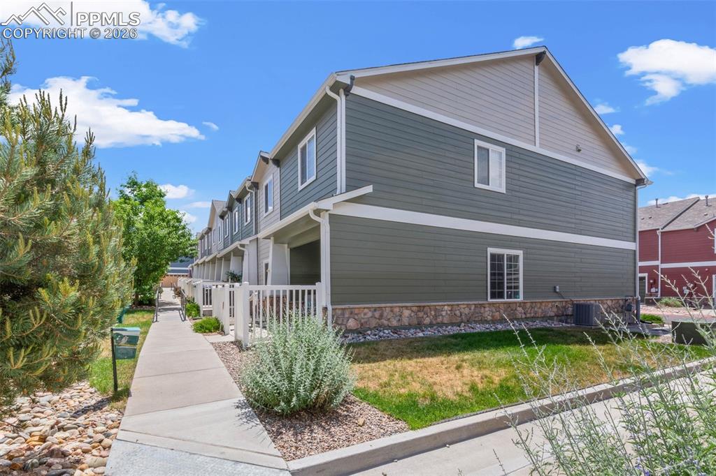 Image 4 of 31: Side of Structure